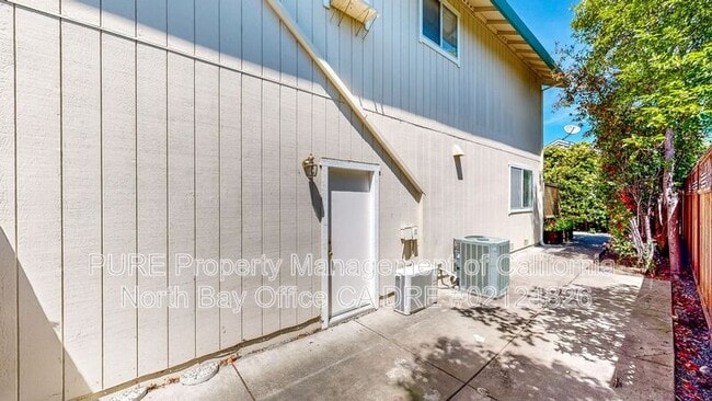 Building Photo - 2003 Jackrabbit Ct