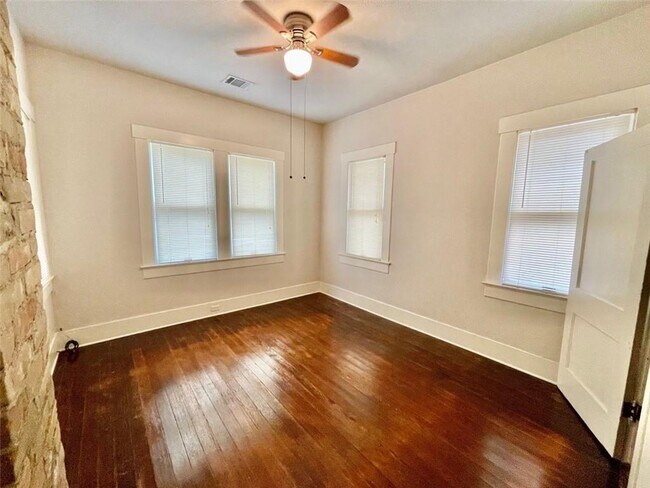 Building Photo - 506 E 38th St