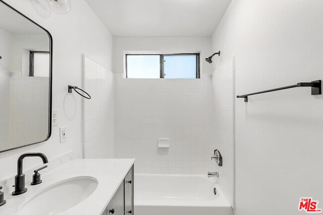 Building Photo - 4711 Beverly Blvd