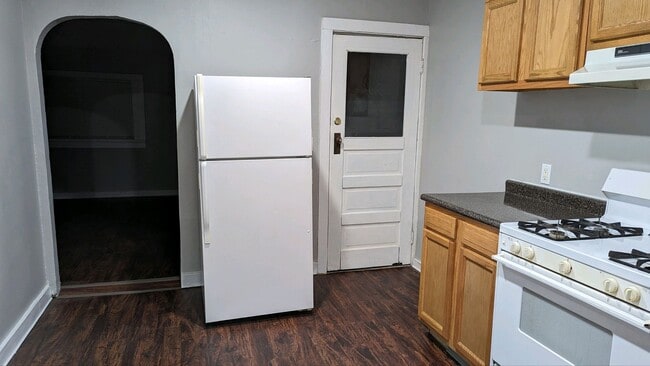 Building Photo - 327 Diatreta Ln