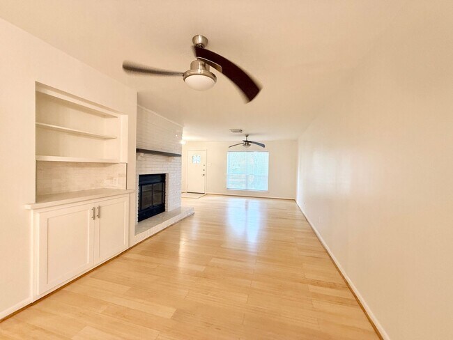 Building Photo - Elegant 3/2/2 home in Maplewood near Meyer...