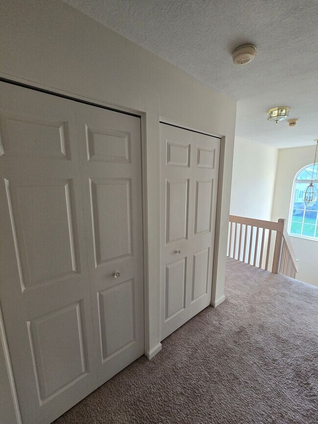 Building Photo - Spacious 3-bedroom Hampton townhome