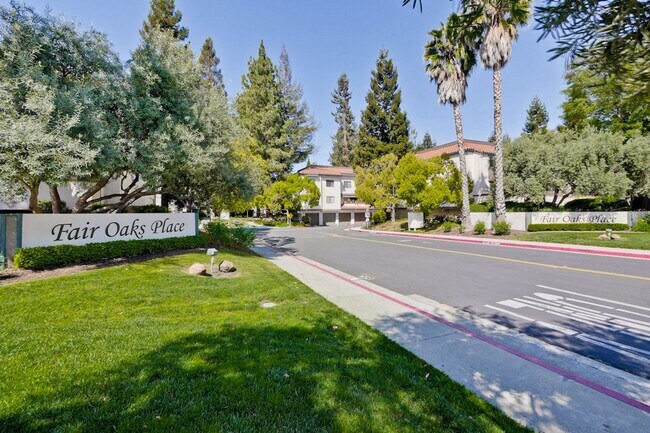 Building Photo - Recently upgraded Condo in a highly desirable location in Sunnyvale.