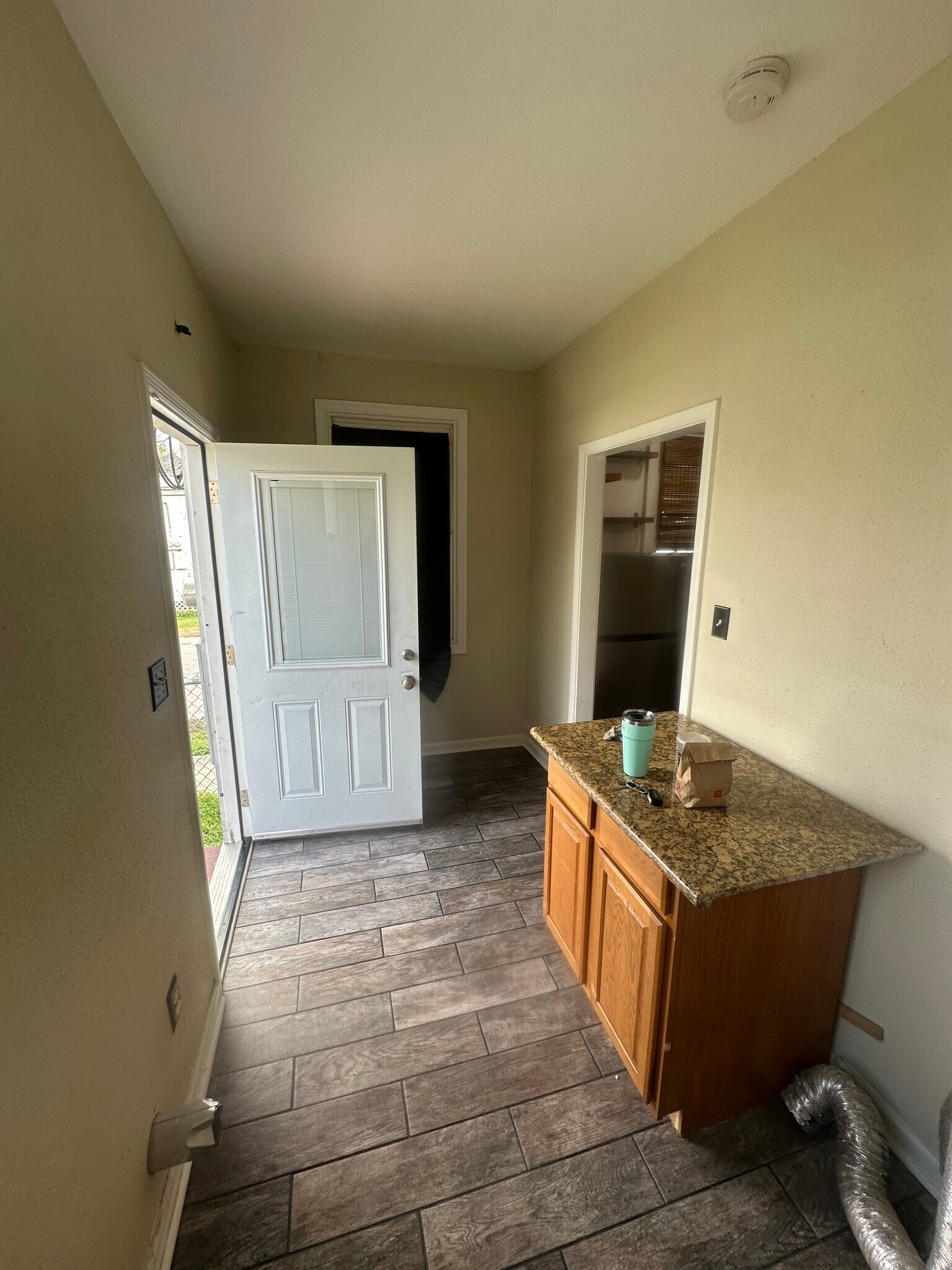 Building Photo - 1640 Poland Ave