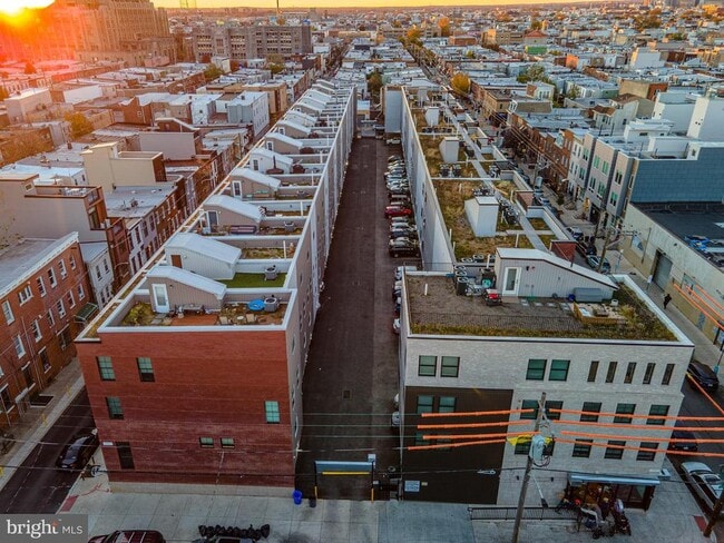 Building Photo - 617 McClellan St