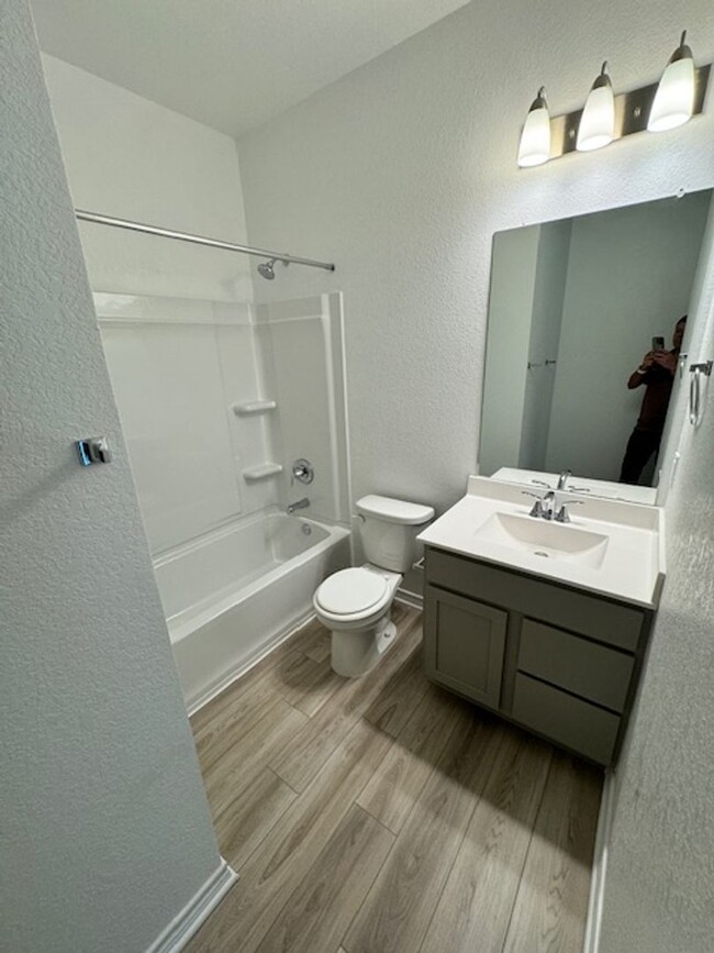 Building Photo - Modern & Brand New 3/2/2 Home in South San...