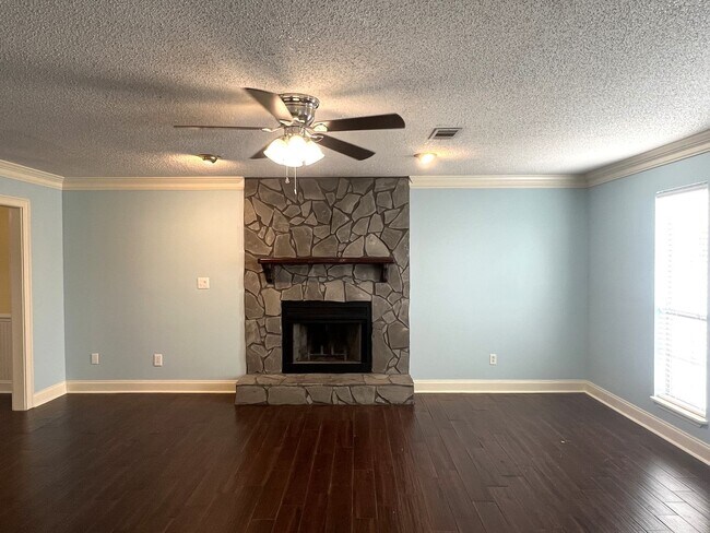 Building Photo - Great Home in Dove Cove Subdivision