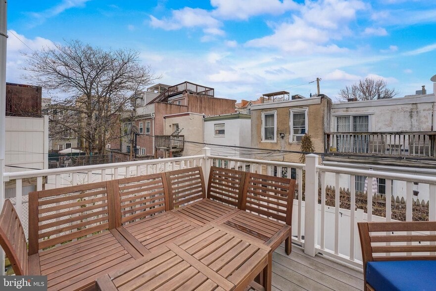 Building Photo - 1821 Carpenter St