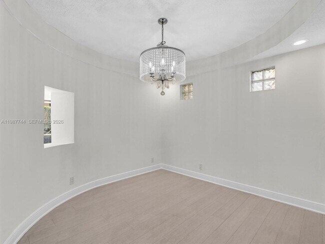 Building Photo - 11407 Lakeview Dr