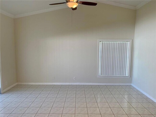 Building Photo - 10841 Fox Glen Dr
