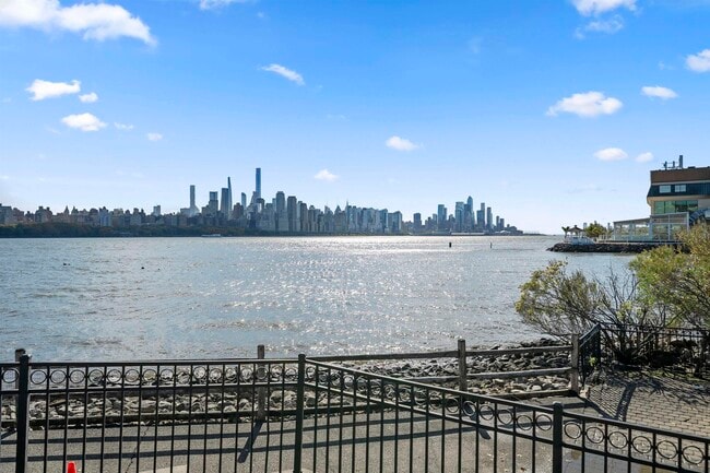 Building Photo - 14A Riverview Cir