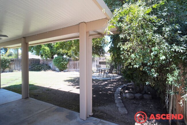 Building Photo - Remarkable Home Near Old River and White Ln!