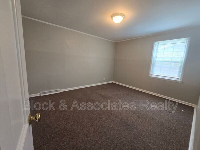 Building Photo - 1605 Pichard St