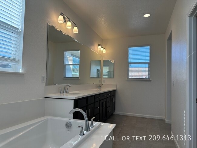 Building Photo - 17624 Monroe Dr
