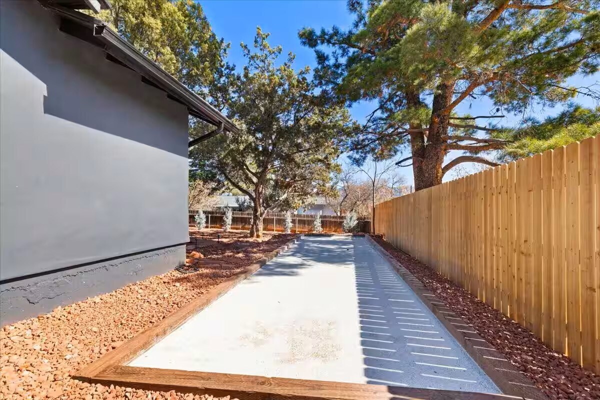 Building Photo - 120 Stutz Bearcat Dr