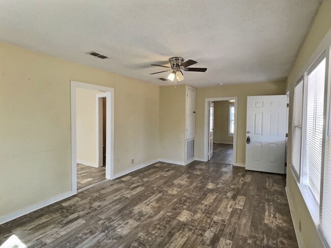 Building Photo - Cozy Cottage in Prime Downtown Ocean Springs Location!