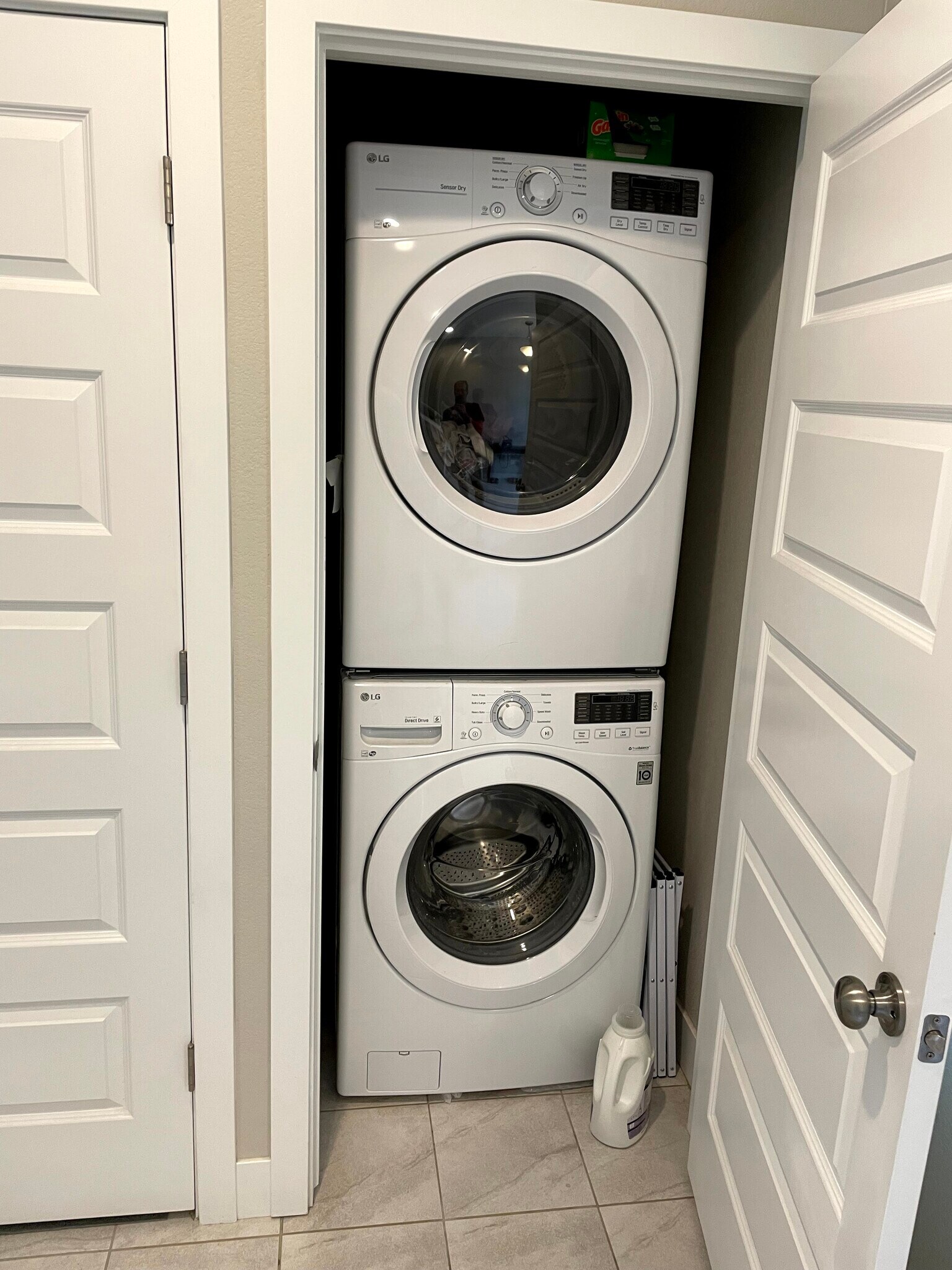 Laundry - 2541 Moline St