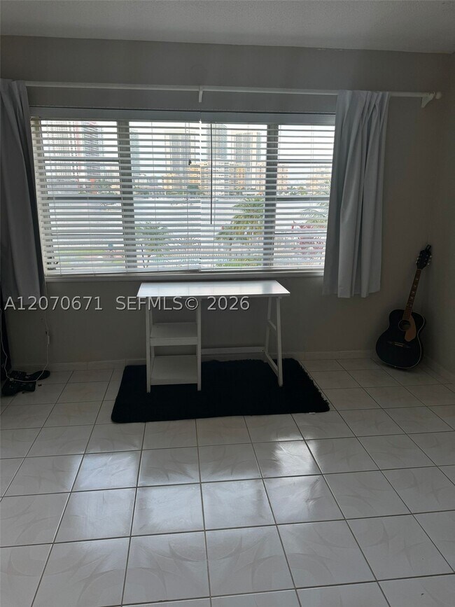 Building Photo - 450 Golden Isles Dr