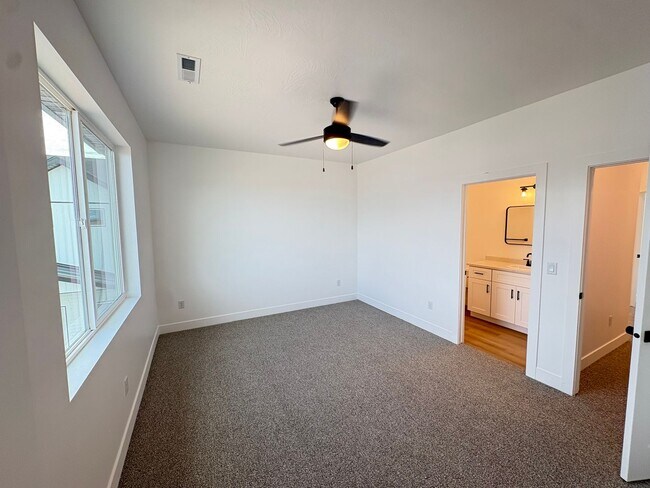 Building Photo - 2925 W 2925 N Cir