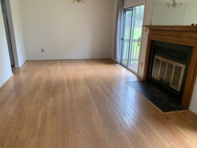 Living area - 8513 London Bridge Way
