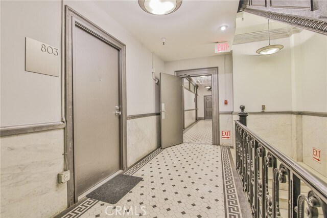 Building Photo - 108 W 2nd St