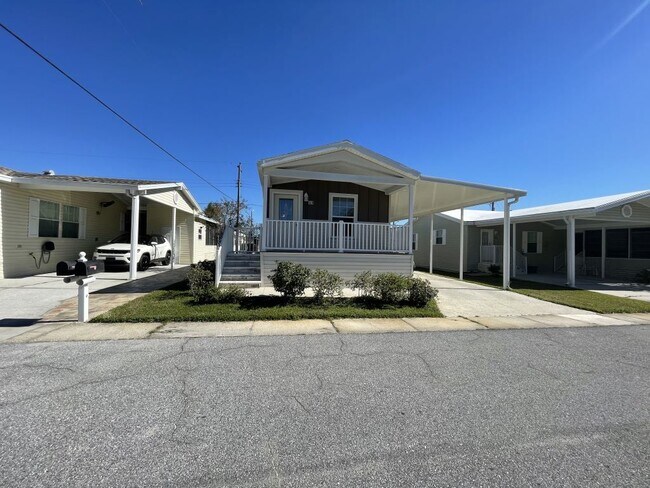 Building Photo - 1415 Main St