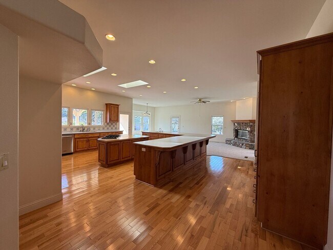 Building Photo - Beautiful Orcutt Custom Home in Solomon Estates on Approx One Acre