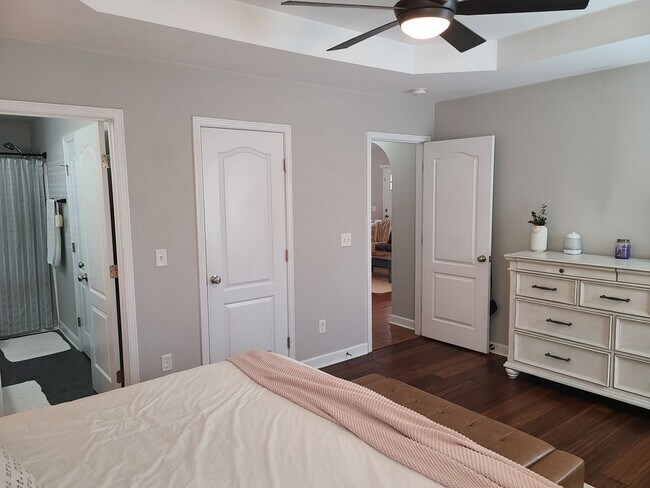 Building Photo - 3 Bedroom, 2 bath home located in The Land...