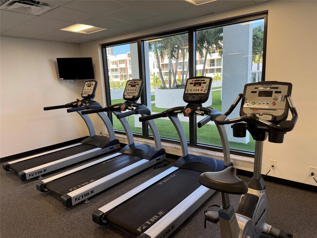 Building Photo - 3015 N Ocean Blvd