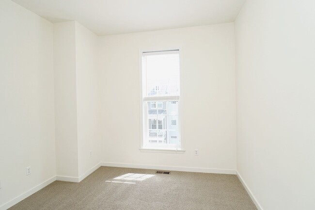 Building Photo - Dog-Friendly Avinity Townhome With Mountain Views