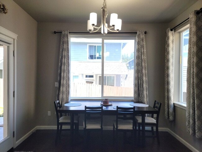 Building Photo - 3 Bedroom Home in Freestone at Bayside