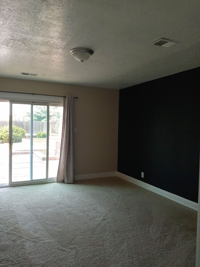 Building Photo - PRICE IMPROVEMENT!! RIO RANCHOAFFORDABLE!!
