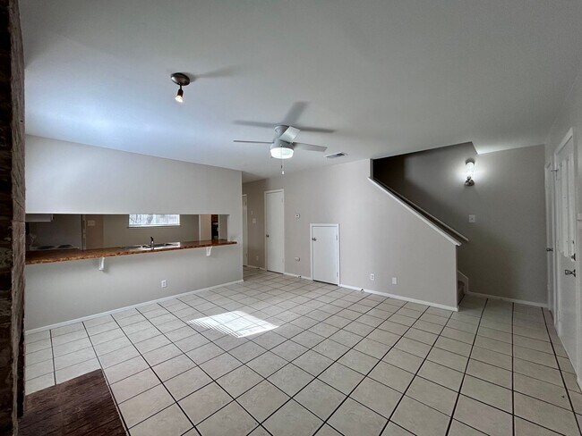 Building Photo - 1707 Waterloo Tr