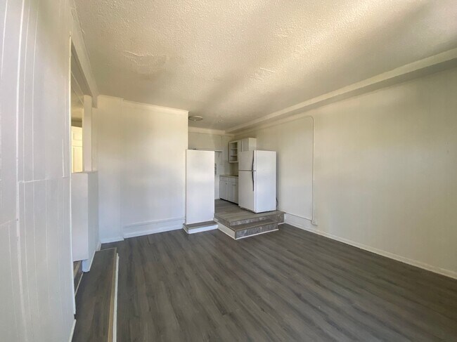 Building Photo - 523 Bob Sikes Blvd