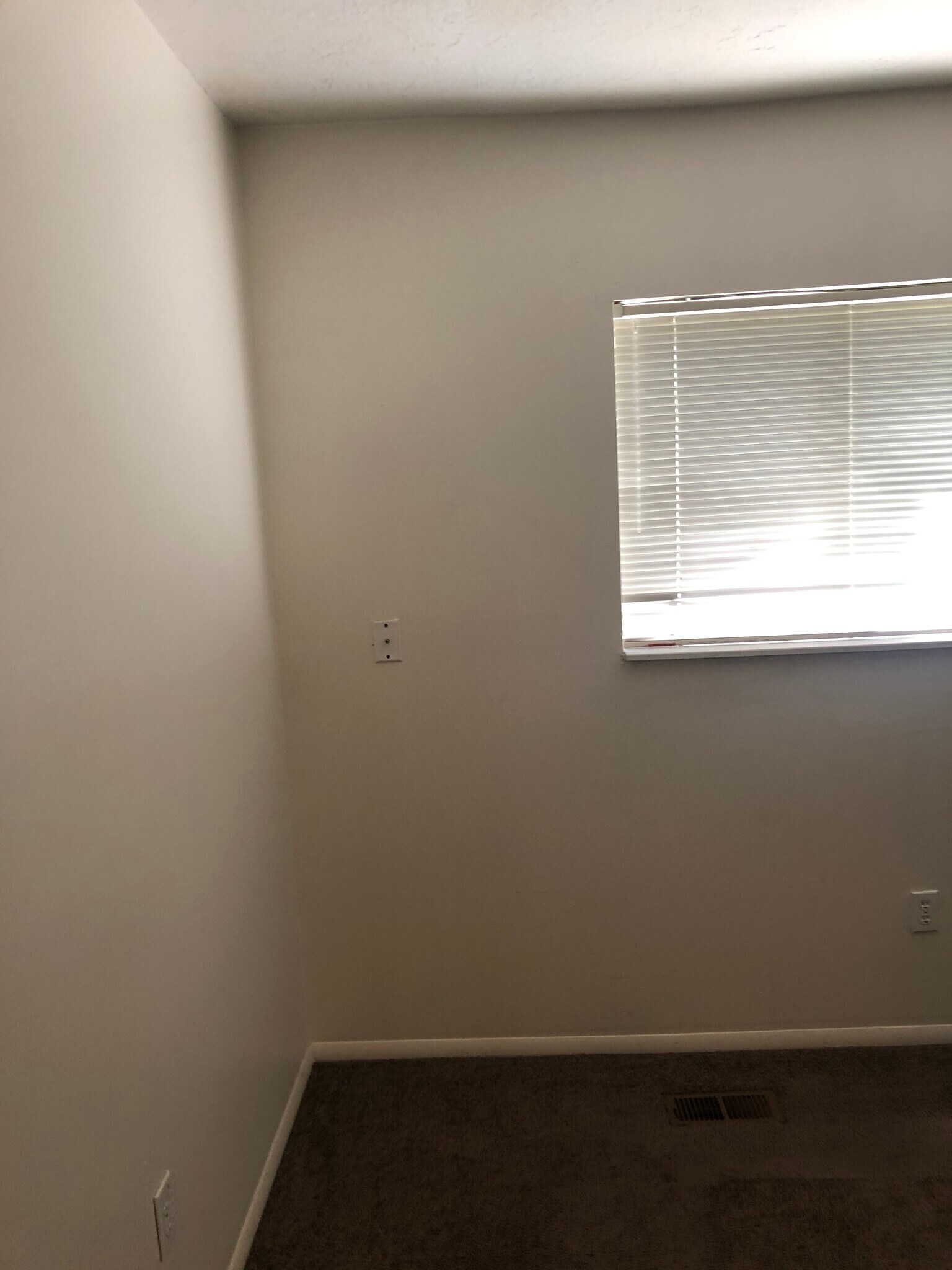 Building Photo - 1039 E 8600 S