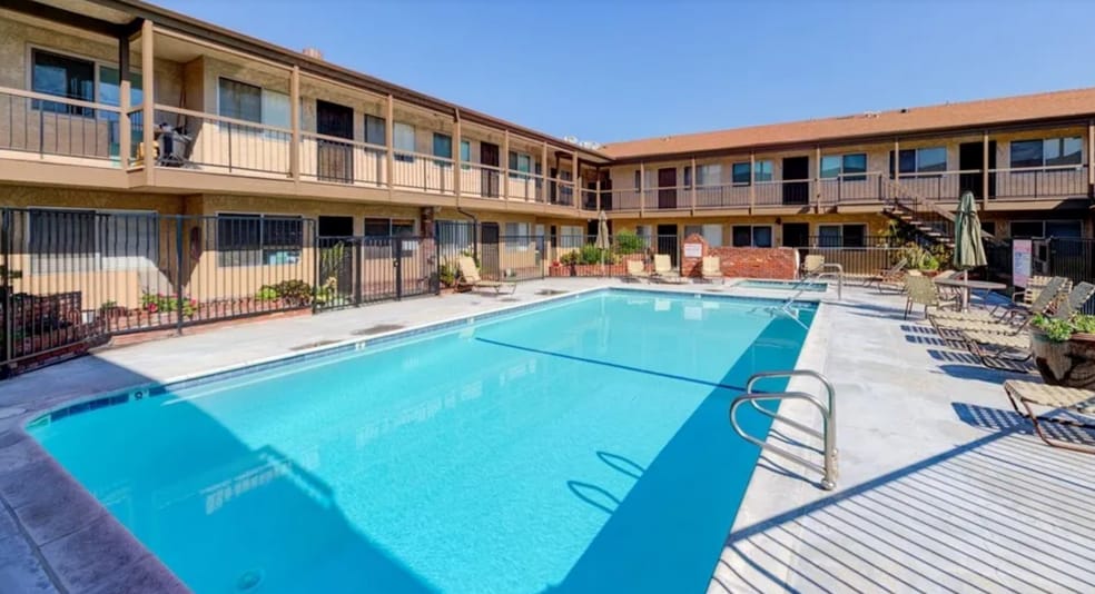 swimming pool - 4633 Marine Ave