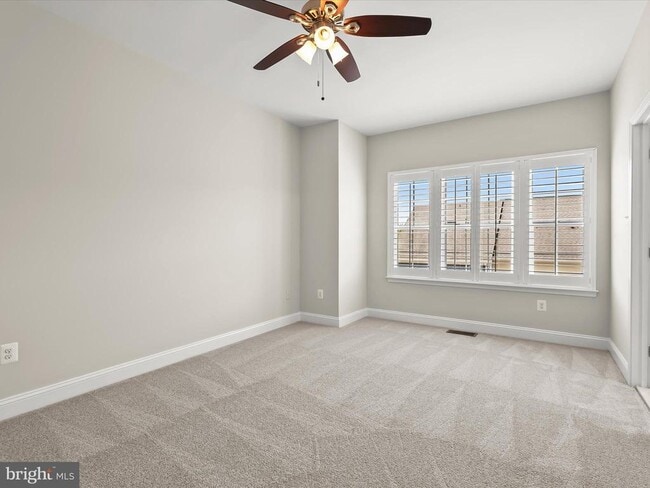 Building Photo - 5803 Lois Ln