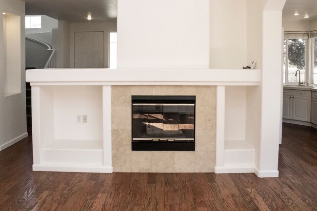 Building Photo - 3 bedroom 2.5 bathroom two-story rental in...