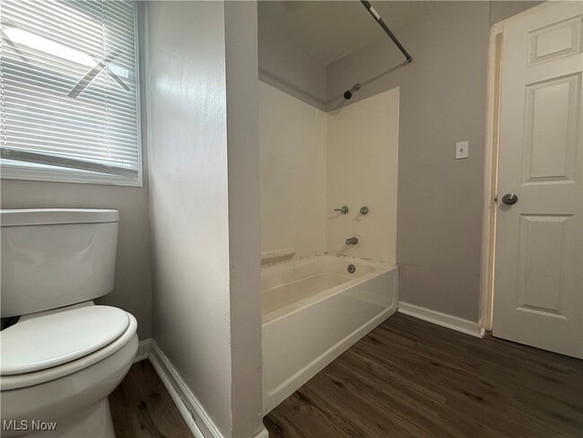 Building Photo - 3327 W 88th St