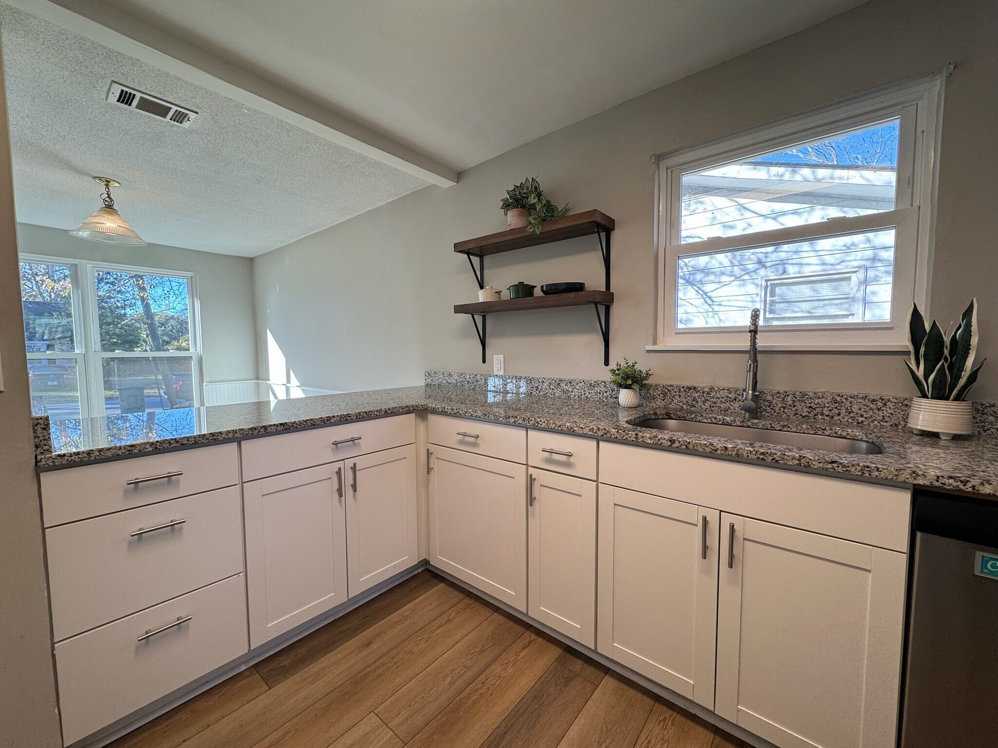 Building Photo - 2052 E 42nd St