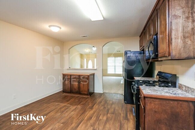 Building Photo - 603 Embassy Walk