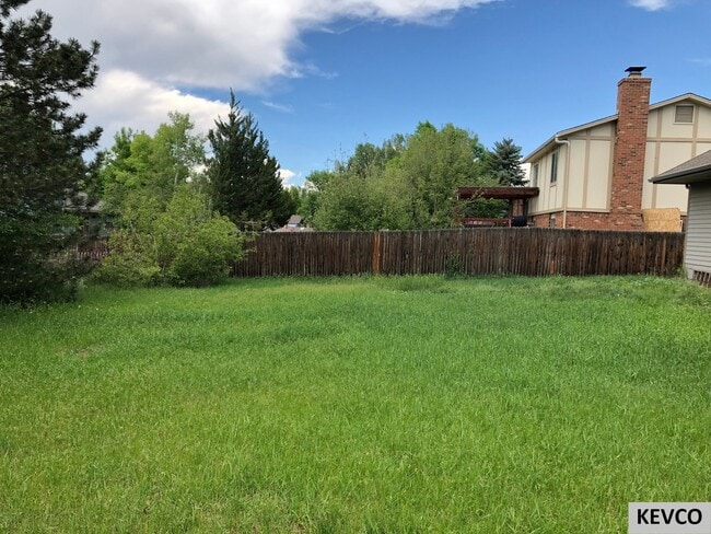 Building Photo - Fantastic Single Family Home, Ready to Make Home!