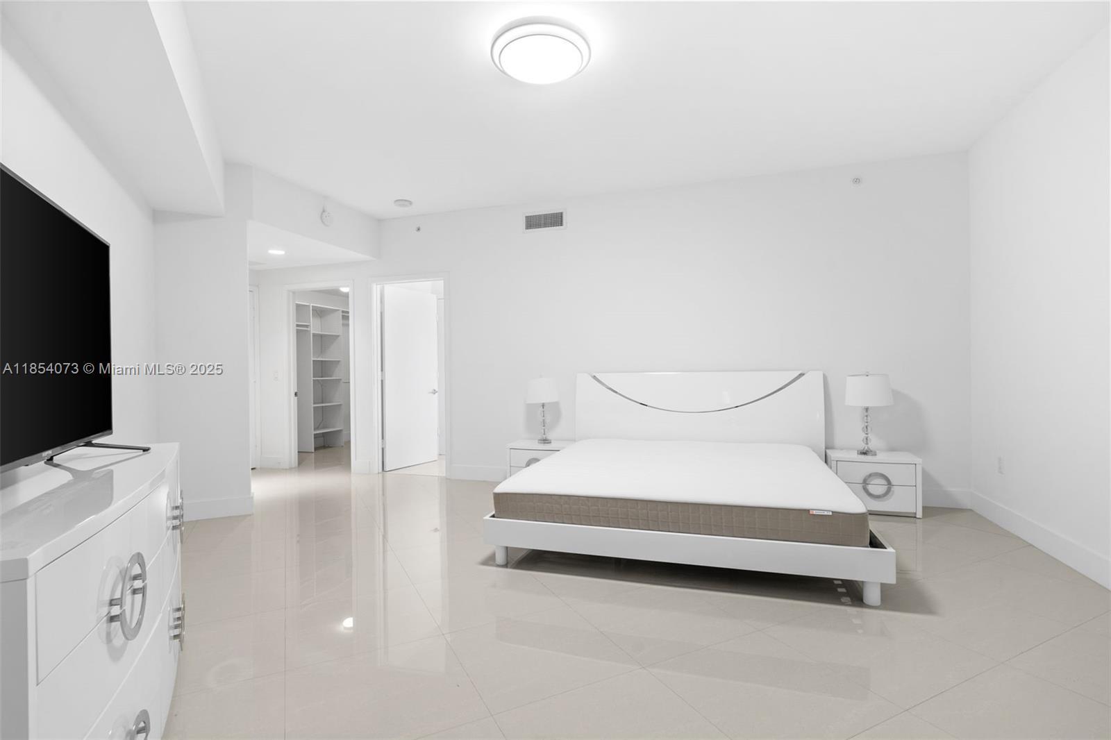 Building Photo - 17301 Biscayne Blvd