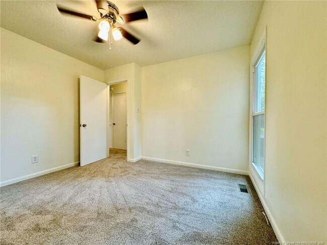Building Photo - 1009 Louisburg Pl