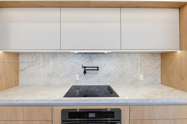 Building Photo - 3111 SW 12th St