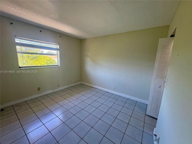 Building Photo - 651 NW 42nd Ct