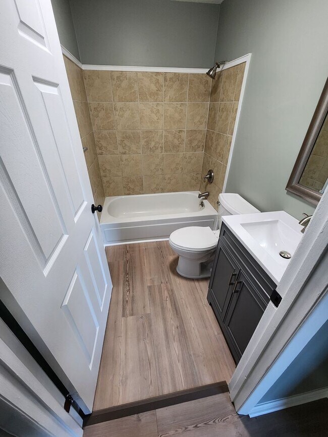 Building Photo - 312 Brookside Dr