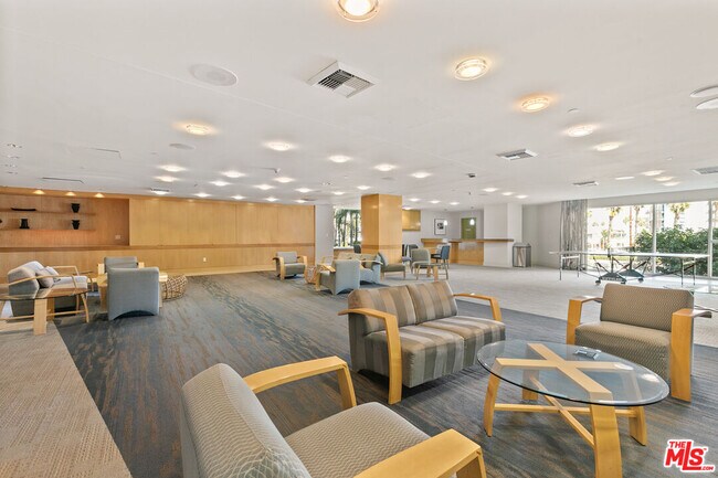 Building Photo - 13600 Marina Pointe Dr