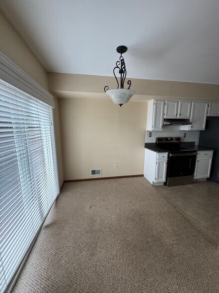 Building Photo - 3 Woodside Dr