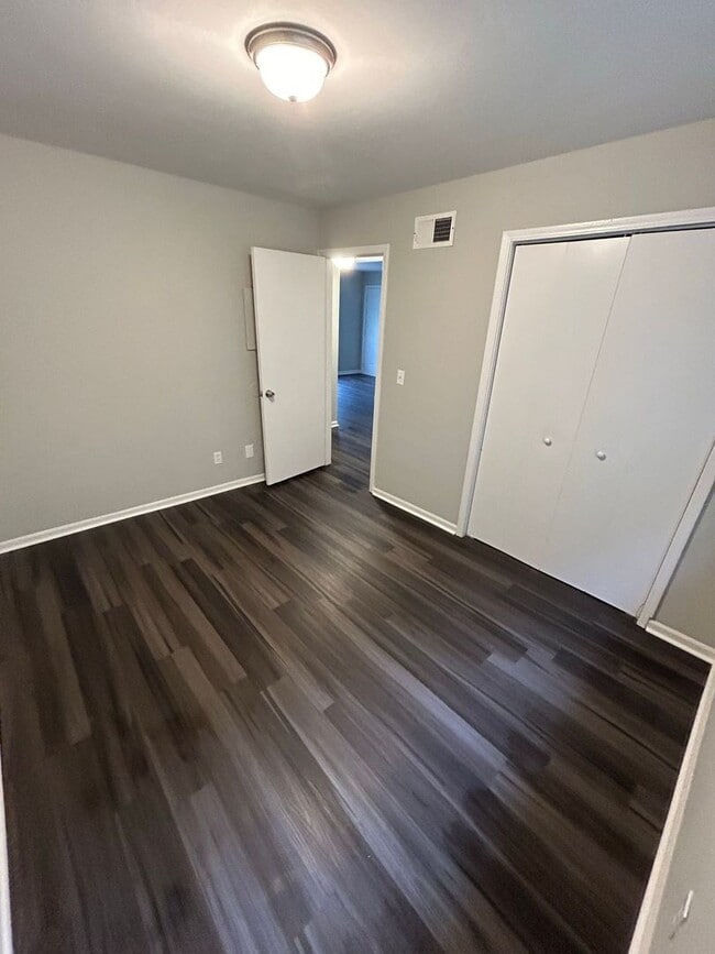 Building Photo - 2 Bedroom Apartment in Carrollton City Limits!